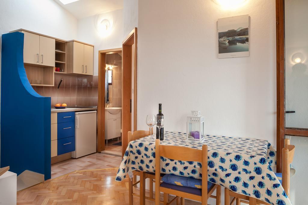 Kornelija 2 Apartment Podgora Phòng bức ảnh