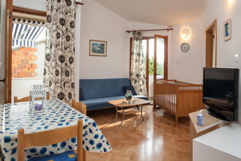 Kornelija 2 Apartment Podgora Phòng bức ảnh
