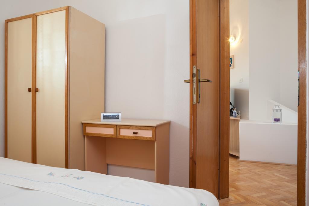 Kornelija 2 Apartment Podgora Phòng bức ảnh